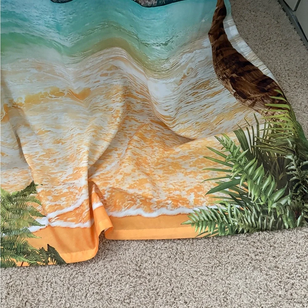 Very pretty ocean scene shower curtain in perfect condition.